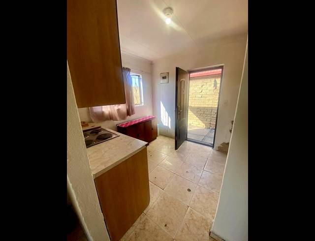 2 BEDROOM PROPERTY TO RENT IN PROTEA NORTH